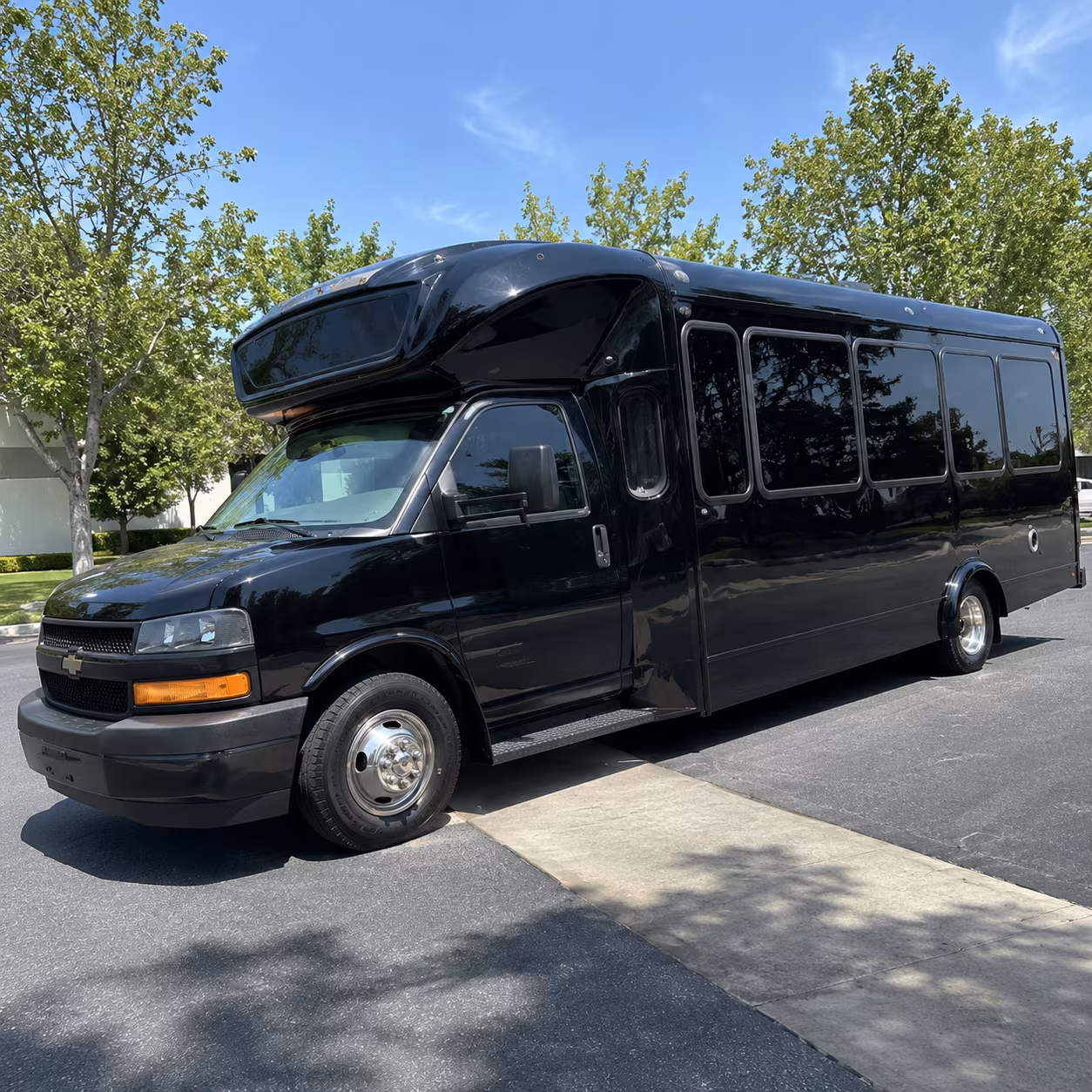 paterson 15 passenger party bus